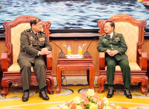 เสนาธิการใหญ่กองทัพประชาชนเวียดนามให้การต้อนรับรองเสนาธิการใหญ่กองทัพกัมพูชา - ảnh 1